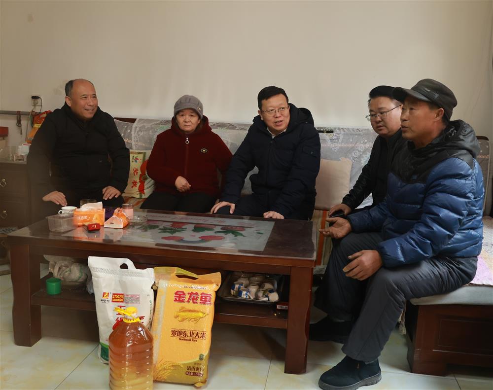 新春送溫暖 幫扶顯擔(dān)當(dāng)！ 濟(jì)南產(chǎn)發(fā)集團(tuán)走訪慰問“第一書記”幫扶村
